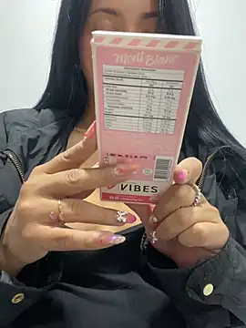 sweet kitty0110 online show from April 5, 2026, 2:18 am