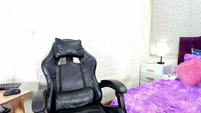 sweet kitty0110 online show from December 22, 2025, 9:04 pm