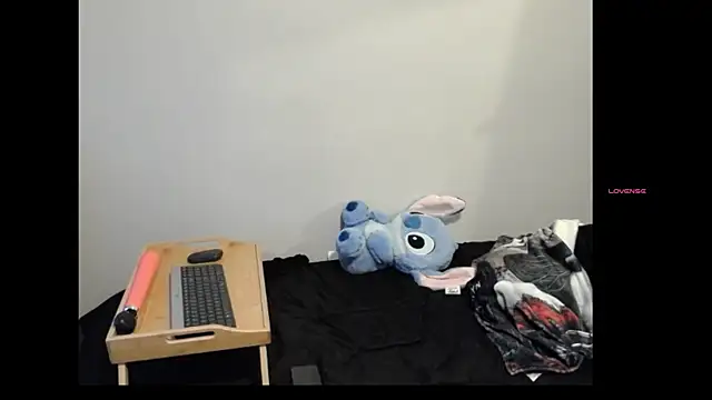 LilyFoxxx online show from April 20, 2026, 5:43 am