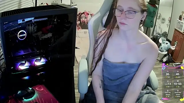 LilyFoxxx online show from November 28, 2025, 4:12 am