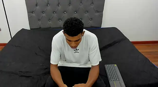 Snapshot of dominic_hot69 chatting on December 1, 2024, 10:48 pm dominic hot69 online show from December 1, 2024, 10:48 pm