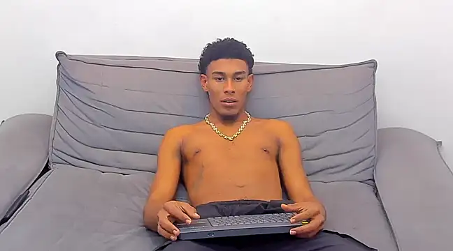 Snapshot of dominic_hot69 chatting on January 10, 2025, 4:01 am dominic hot69 online show from January 10, 2025, 4:01 am