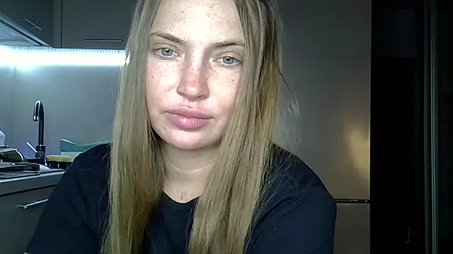 Lucky Anna online show from December 18, 2025, 9:51 pm