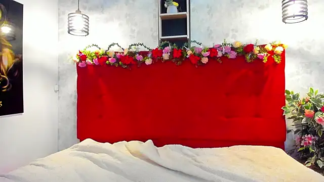 Snapshot of SilvannaFit chatting on April 8, 2026, 11:44 am SilvannaFit online show from April 8, 2026, 11:44 am