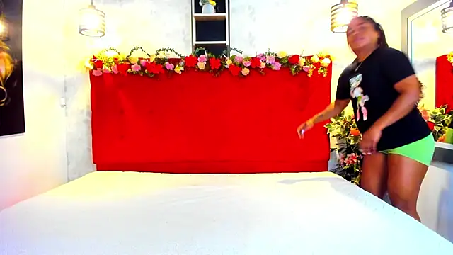 Snapshot of SilvannaFit chatting on March 27, 2026, 11:55 am SilvannaFit online show from March 27, 2026, 11:55 am