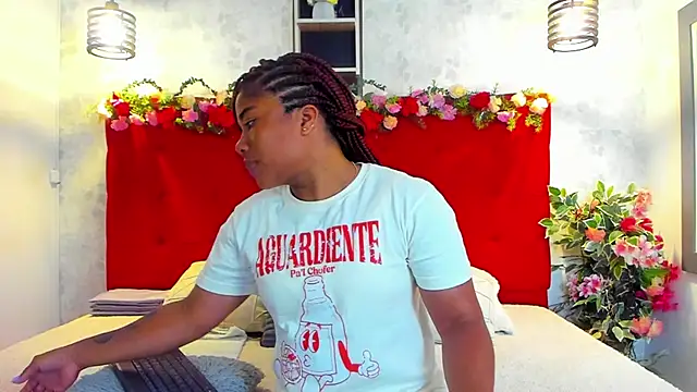 Snapshot of SilvannaFit chatting on March 24, 2026, 11:43 am SilvannaFit online show from March 24, 2026, 11:43 am