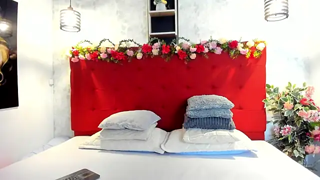 Snapshot of SilvannaFit chatting on April 16, 2026, 11:55 am SilvannaFit online show from April 16, 2026, 11:55 am