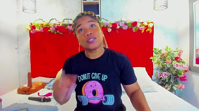 Snapshot of SilvannaFit chatting on March 5, 2026, 11:51 am SilvannaFit online show from March 5, 2026, 11:51 am