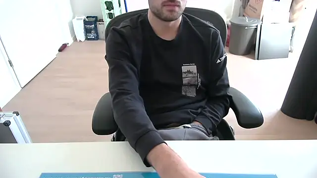 taallguyy 196 online show from November 13, 2025, 11:14 am