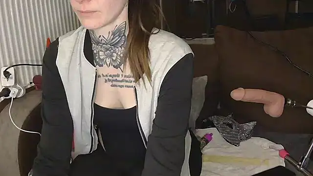 liloucamchaudee online show from March 15, 2026, 7:32 pm