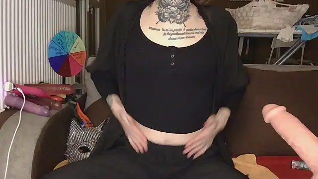 liloucamchaudee online show from February 17, 2026, 8:17 pm