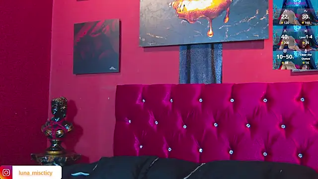 Lunamistyc online show from November 12, 2025, 7:40 pm