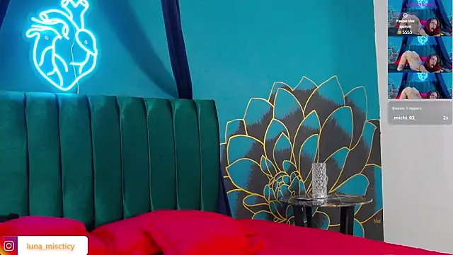 Lunamistyc online show from October 21, 2025, 8:19 pm