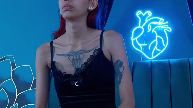 Lunamistyc online show from October 25, 2025, 7:47 pm