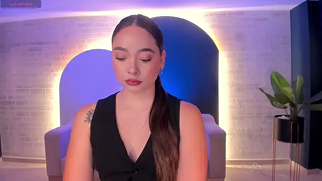 AlinaKravitz online show from February 13, 2026, 12:05 pm