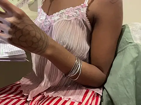 Snapshot of iveedie017 chatting on November 6, 2025, 11:53 pm iveedie017 online show from November 6, 2025, 11:53 pm