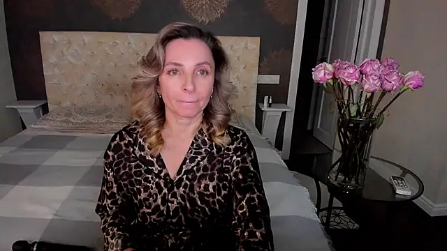 Snapshot of AllisonWilliams chatting on October 27, 2025, 5:36 pm AllisonWilliams online show from October 27, 2025, 5:36 pm