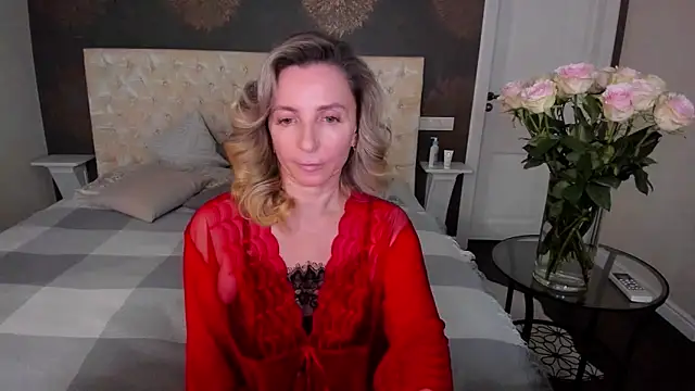 Snapshot of AllisonWilliams chatting on October 2, 2025, 5:27 pm AllisonWilliams online show from October 2, 2025, 5:27 pm