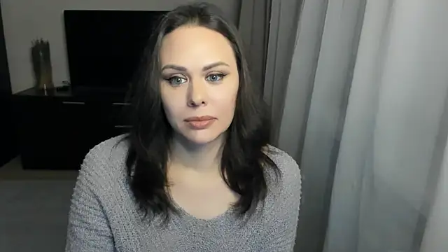 MollyCheiz online show from November 27, 2025, 1:44 pm