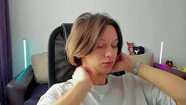 Ostin meow online show from March 12, 2026, 4:18 am