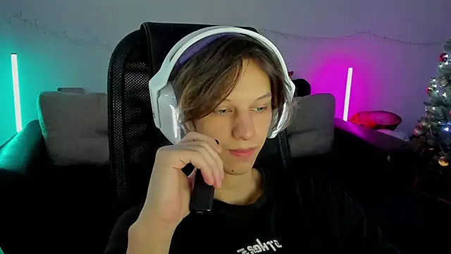 Ostin meow online show from December 20, 2025, 9:34 am