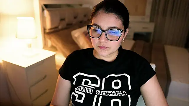 Snapshot of Camilaa_bueno chatting on October 19, 2025, 11:51 pm Camilaa bueno online show from October 19, 2025, 11:51 pm