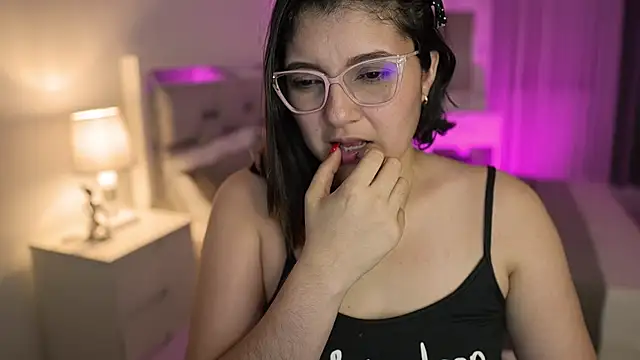 Snapshot of Camilaa_bueno chatting on January 13, 2025, 1:02 am Camilaa bueno online show from January 13, 2025, 1:02 am