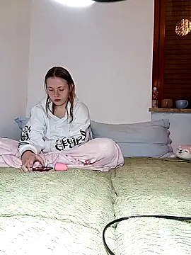 Snapshot of ella_grays chatting on November 6, 2025, 7:18 pm ella grays online show from November 6, 2025, 7:18 pm