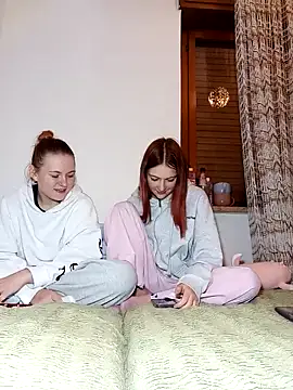 Snapshot of ella_grays chatting on November 28, 2025, 6:30 pm ella grays online show from November 28, 2025, 6:30 pm