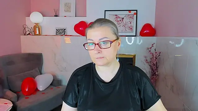 AlexandraKind online show from February 12, 2026, 1:44 pm