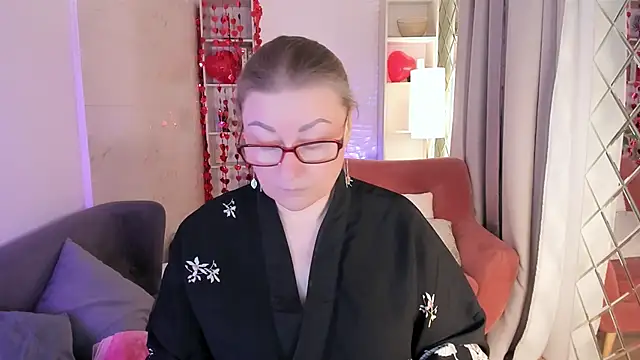 AlexandraKind online show from February 17, 2026, 8:39 pm