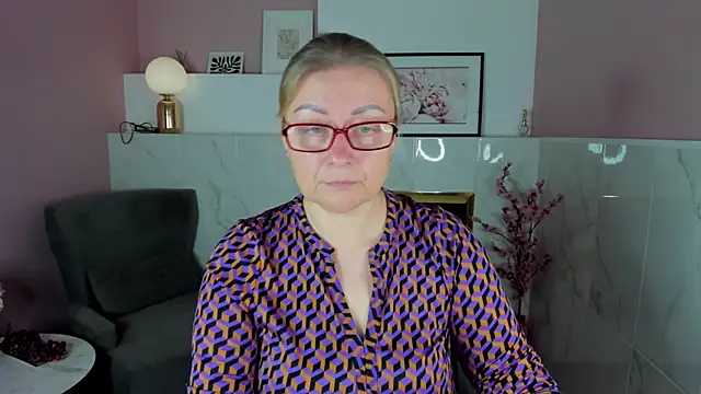 AlexandraKind online show from October 11, 2025, 1:45 pm