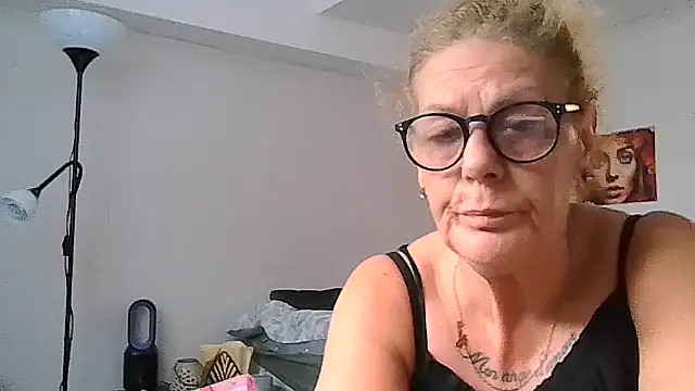 housewife shantie online show from July 8, 2026, 1:34 pm
