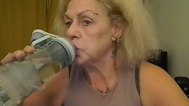 housewife shantie online show from July 28, 2026, 10:09 pm