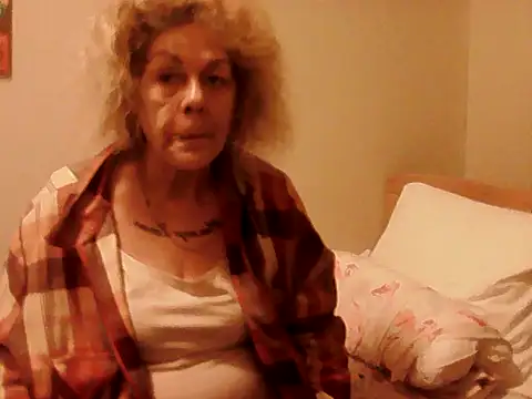 housewife shantie online show from April 19, 2026, 2:56 am