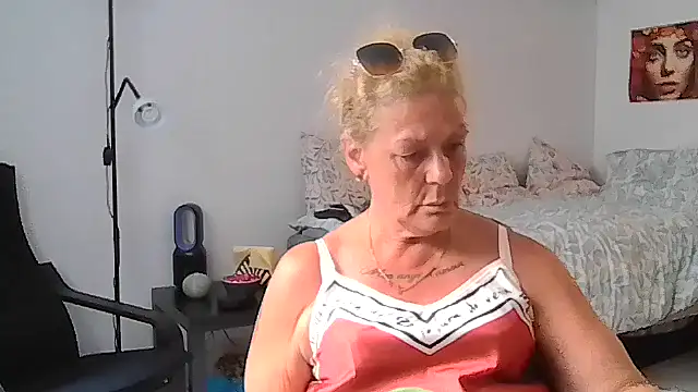 housewife shantie online show from July 17, 2026, 1:52 pm