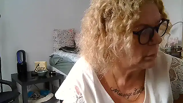 housewife shantie online show from July 10, 2026, 9:20 am