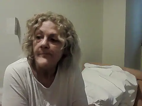 housewife shantie online show from March 5, 2026, 6:43 am