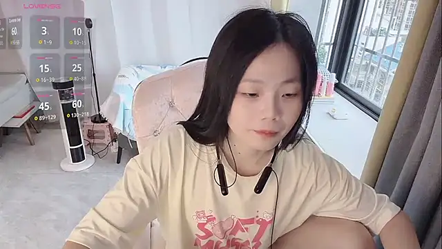 Lena-yyds online show from November 18, 2025, 8:50 am