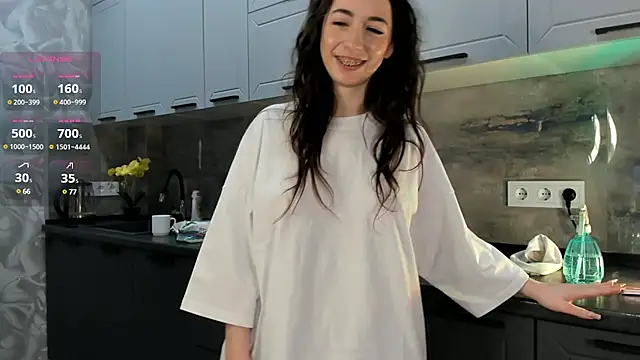 Snapshot of JoanBartram chatting on December 19, 2024, 7:07 pm JoanBartram online show from December 19, 2024, 7:07 pm