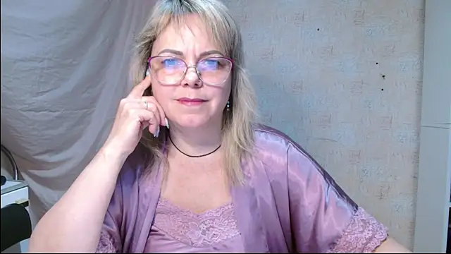 Snapshot of sweetsunset11 chatting on February 12, 2026, 12:21 am sweetsunset11 online show from February 12, 2026, 12:21 am