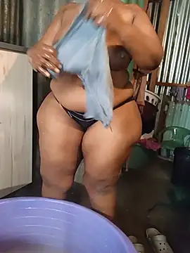 Snapshot of curvyloneah75 chatting on June 2, 2026, 6:13 am curvyloneah75 online show from June 2, 2026, 6:13 am