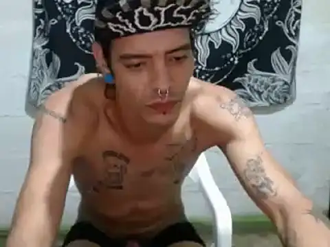 Snapshot of tayler_punk_noise chatting on December 30, 2024, 11:17 pm tayler punk noise online show from December 30, 2024, 11:17 pm