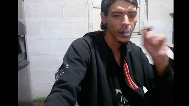 Snapshot of tayler_punk_noise chatting on February 12, 2025, 2:14 am tayler punk noise online show from February 12, 2025, 2:14 am