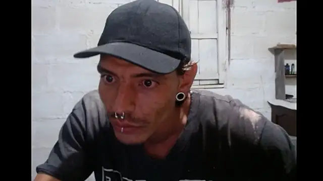 Snapshot of tayler_punk_noise chatting on February 17, 2025, 1:15 am tayler punk noise online show from February 17, 2025, 1:15 am