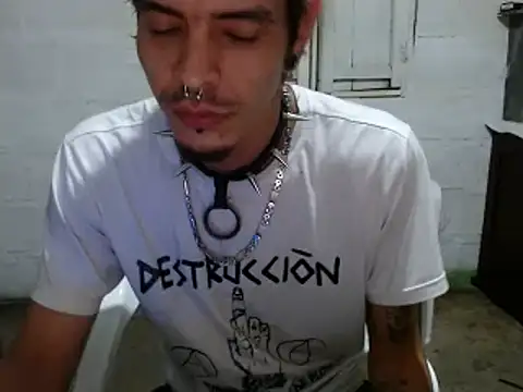 Snapshot of tayler_punk_noise chatting on December 28, 2024, 12:36 am tayler punk noise online show from December 28, 2024, 12:36 am