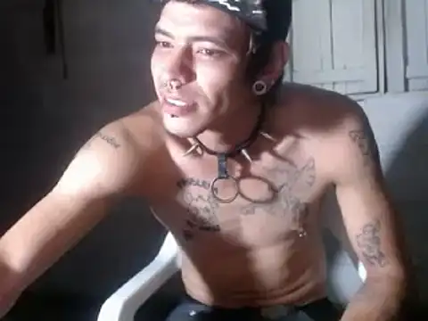 Snapshot of tayler_punk_noise chatting on January 6, 2025, 11:52 pm tayler punk noise online show from January 6, 2025, 11:52 pm