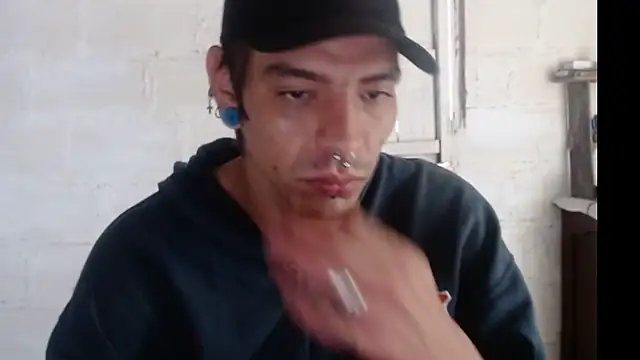 Snapshot of tayler_punk_noise chatting on January 9, 2025, 2:40 pm tayler punk noise online show from January 9, 2025, 2:40 pm