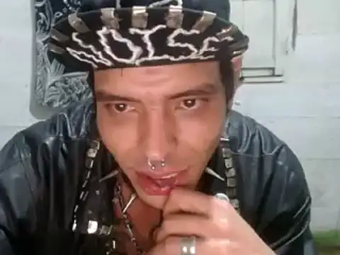 Snapshot of tayler_punk_noise chatting on January 5, 2025, 3:32 am tayler punk noise online show from January 5, 2025, 3:32 am