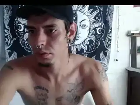 Snapshot of tayler_punk_noise chatting on December 15, 2024, 4:59 pm tayler punk noise online show from December 15, 2024, 4:59 pm